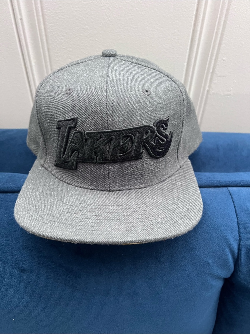 Mitchell & Ness Gray Los Angeles Lakers Snapback Hat